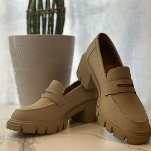 I bought these shoes and I never used them. I just tried them on. Size 8M.